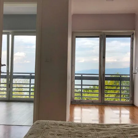 Apartament Llakmani