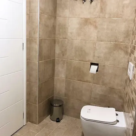 Llakmani דירה פוגרדץ